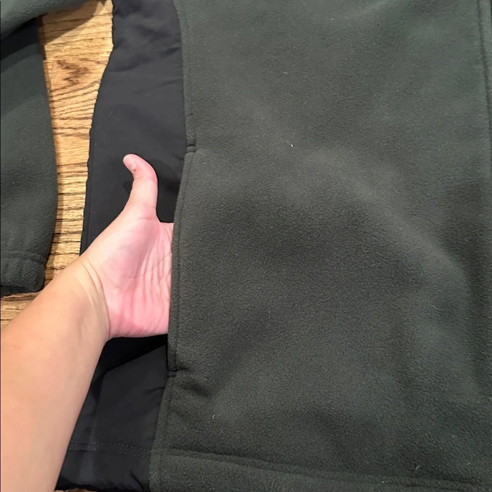 NWT- Izod Men's Dark Green /black Performance Jacket. Size XL